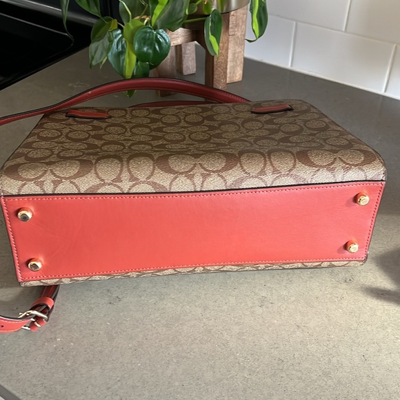 Coach Lane Carryall - Picture 9 of 15